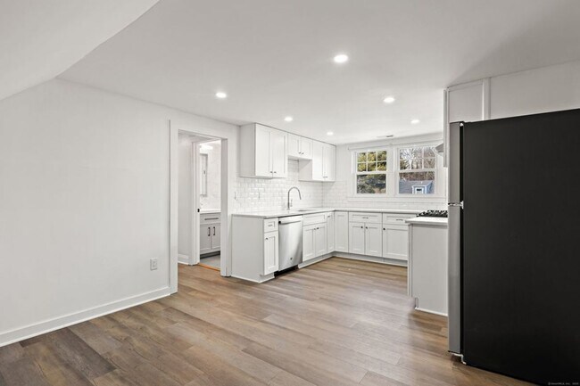 Building Photo - 649 Newfield Ave