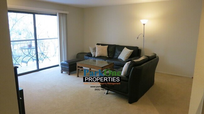 Foto del edificio - New Carpet, New Paint Close to the Elevator in the Keys