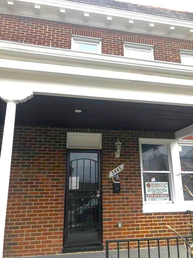 3445 Juneway-1 AVAILABLE $700 - 3445 Juneway-1 AVAILABLE $700