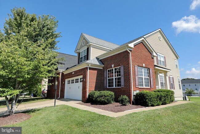 Building Photo - 1028 Llano Dr