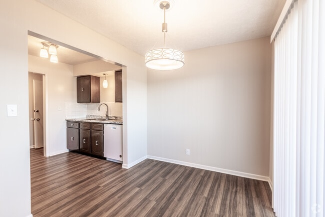 2BR, 1BA - 900SF - Dining Room - Heritage Ridge Apartments