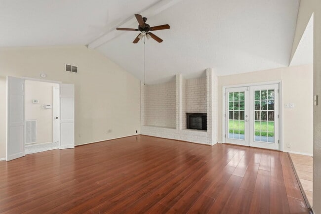 Building Photo - 423 Pickford Dr