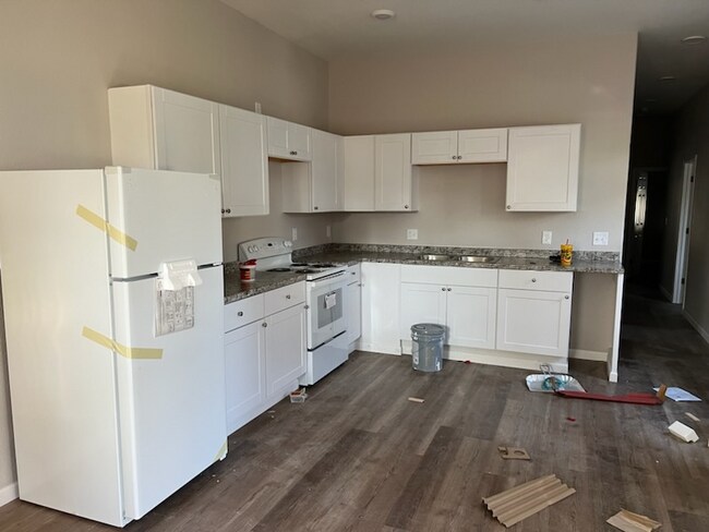 Foto del edificio - 817 E B St