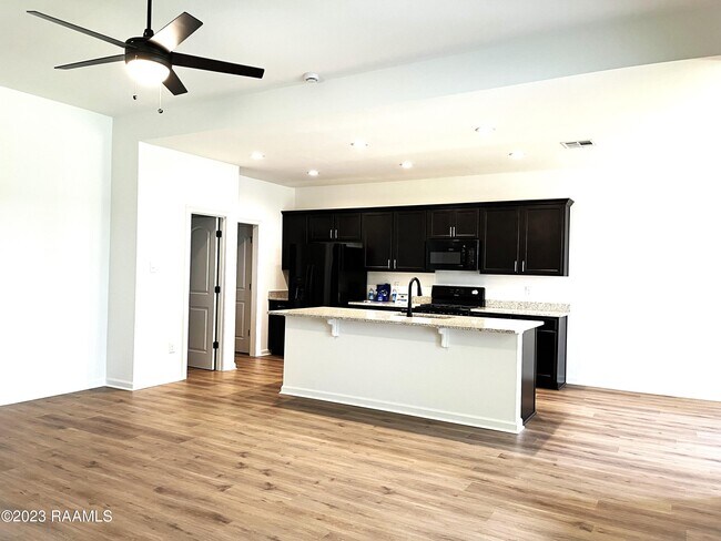 Building Photo - 120 Lightbourne Dr