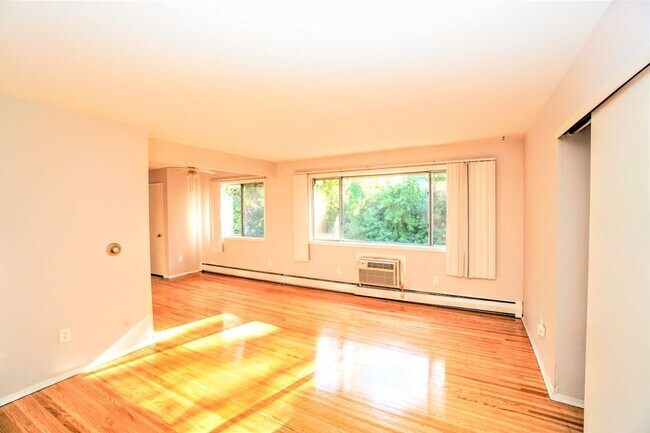 Building Photo - 146 Woodhill Dr