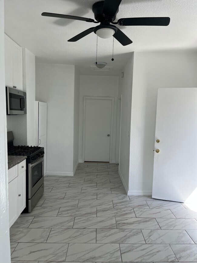 Foto del edificio - 618 W 9th St