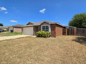 Building Photo - 3303 Driftwood Dr