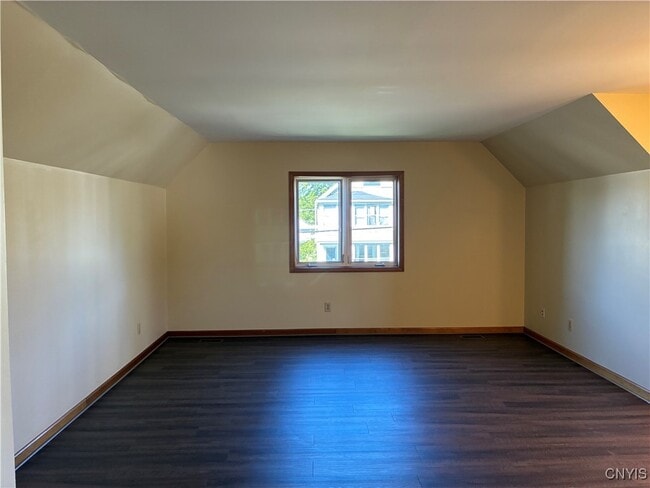 Building Photo - 140 Marlborough Rd