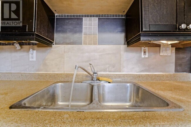 Photo du bâtiment - 2609 Kingston Rd