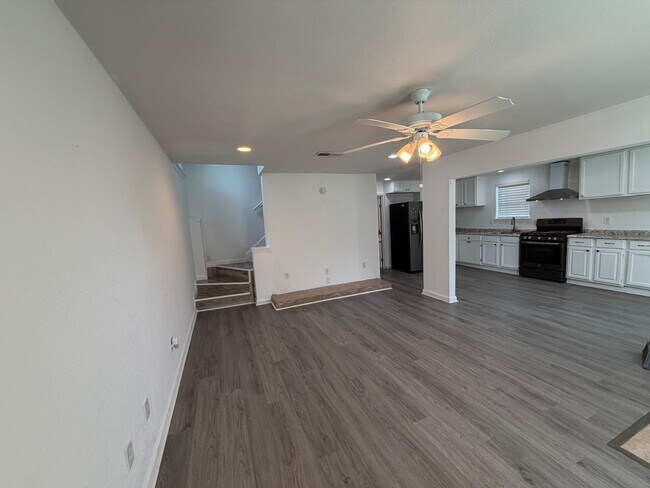 Building Photo - 415 S 23rd St