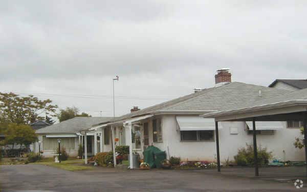 Building Photo - 3414-3424 SE 67th Ave