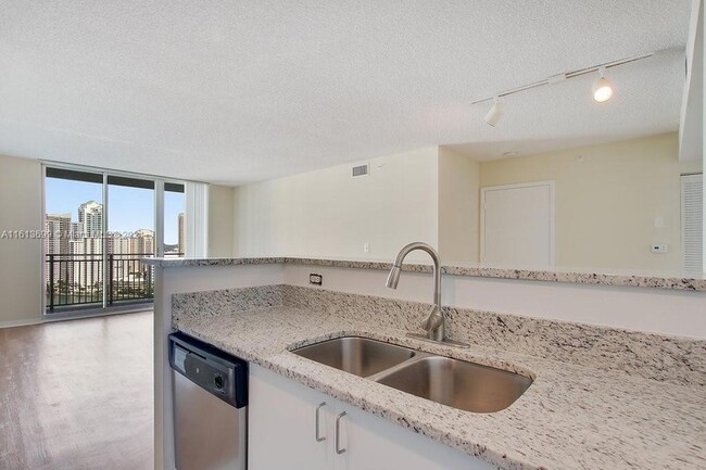 Building Photo - 1111 Brickell Bay Drive Unit 2710