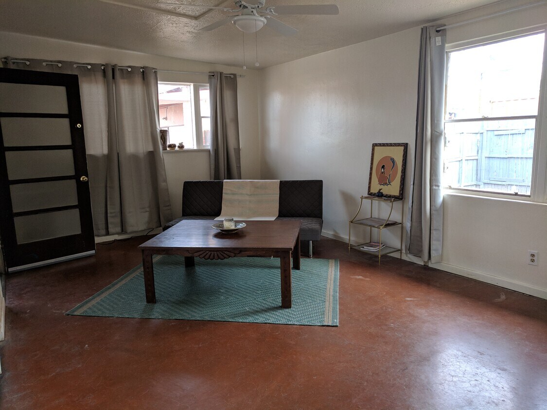 Primary Photo - 2226 E Spring St