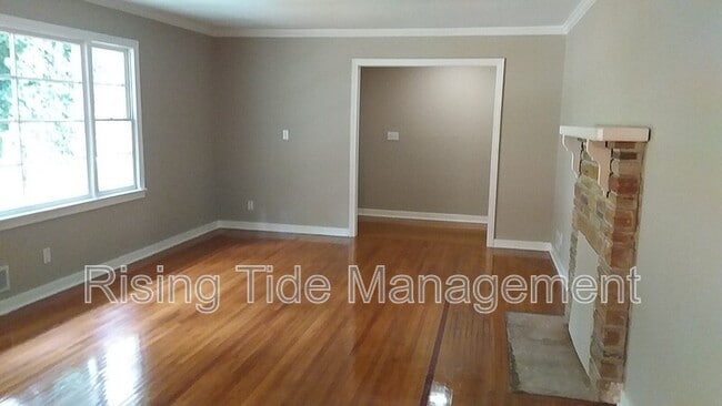 Building Photo - 316 20th Ave NE