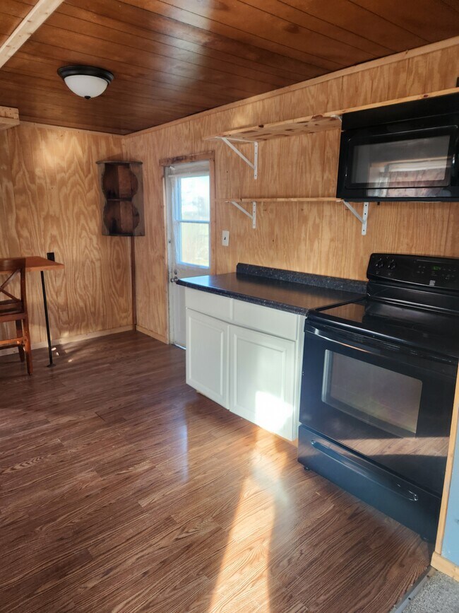 Foto del edificio - 9751 Winchester Ave