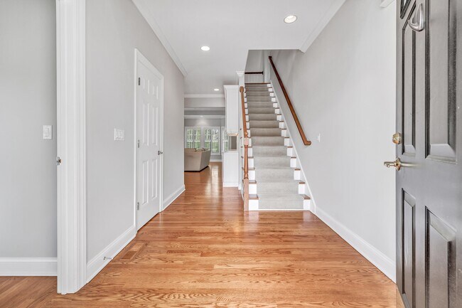Foto del edificio - 70 Maple Oak Dr