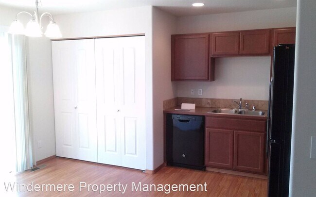 Building Photo - 3 br, 2 bath Apartment - 167 NW Maria St #1