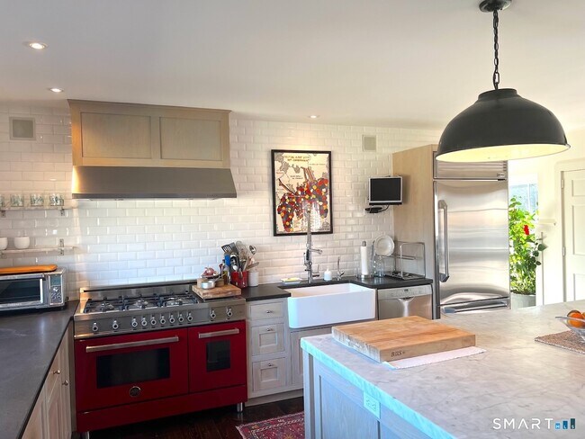 Foto del edificio - 87 Beaver Dam Rd