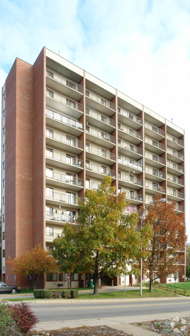 Building Photo - West View Towers