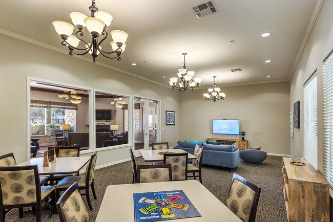 Salón de juegos - Vineyard Creek Apartments