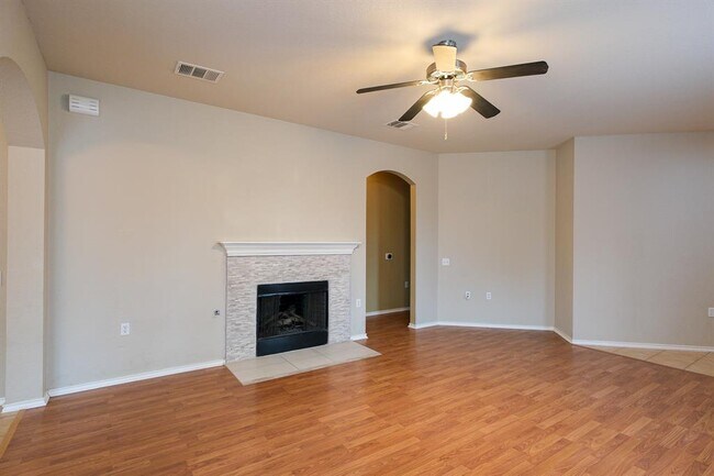 Foto del edificio - 10312 Lone Pine Ln