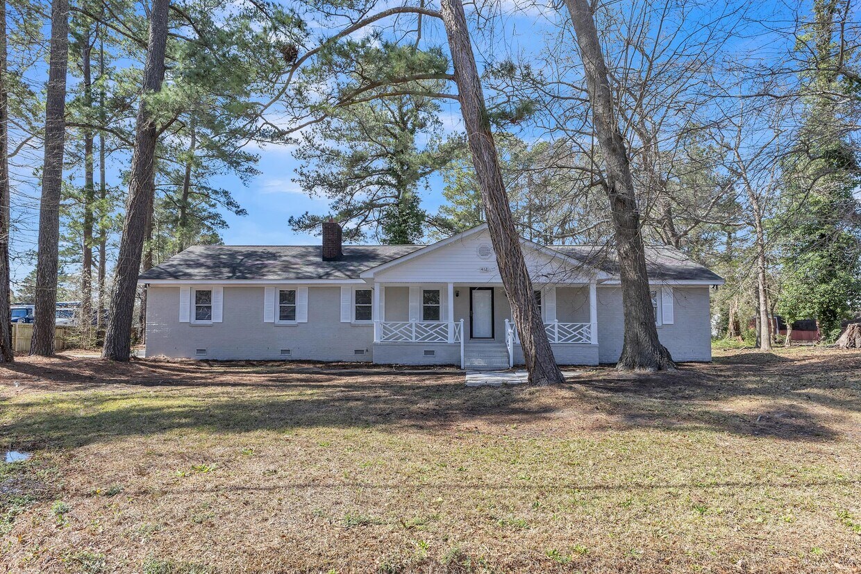 Primary Photo - 412 Circle Dr