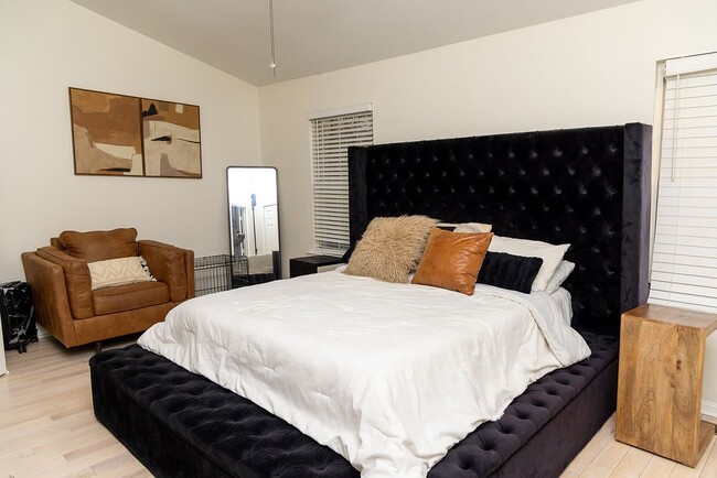 Building Photo - 16015 Elegant Ct