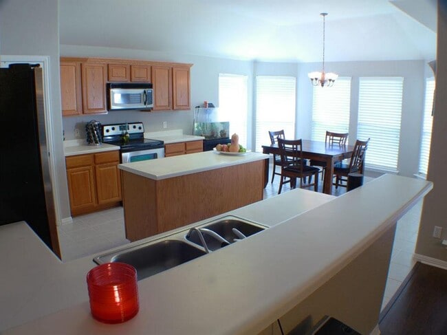 Foto del edificio - 930 Satellite View