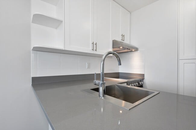 Building Photo - Central Plaza