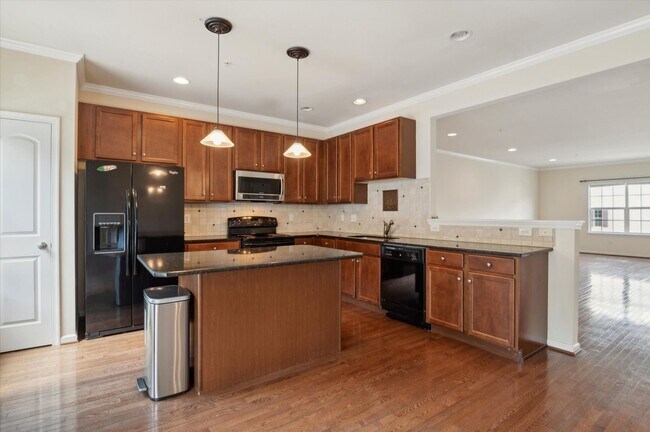 Foto del edificio - Lovely Townhome in Newark