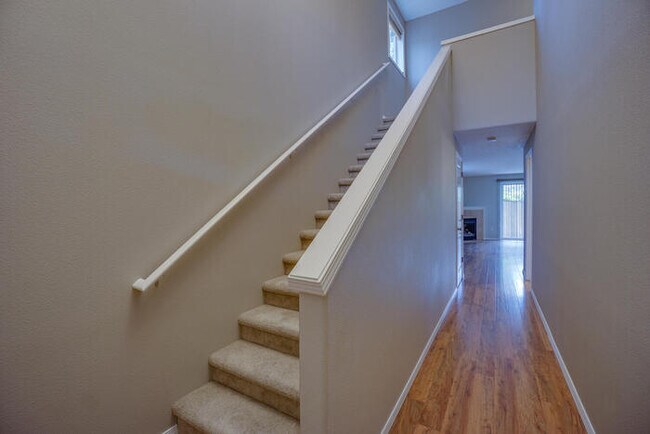 Foto del edificio - BEAUTIFUL NEWER THREE BEDROOM HOME IN HAZE...