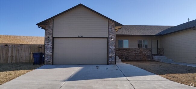 Building Photo - 2439 E Quivira St
