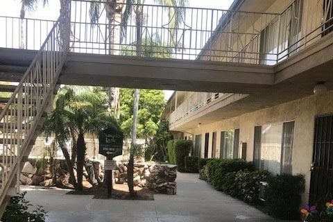 Building Photo - 1675 W Pampas Ln