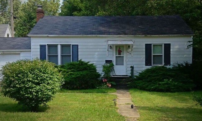 Building Photo - Cute 2 bedroom-Centennial School District