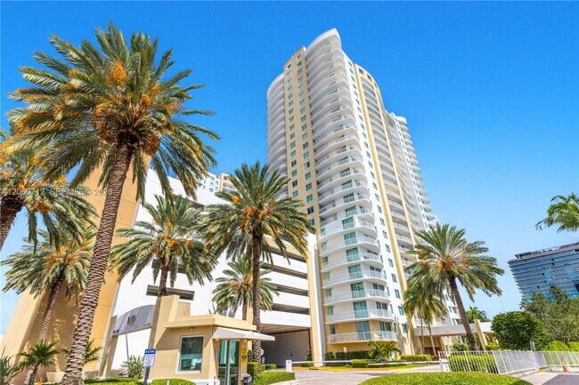 Foto del edificio - 1745 E Hallandale Beach Blvd