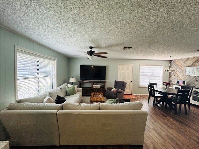 Foto del edificio - 108 Creek Bend Ln