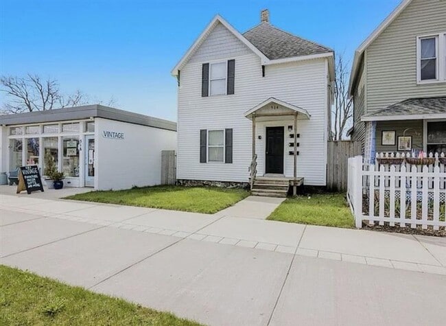 Building Photo - 514 E Eighth St