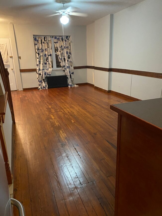 Living room - 2110 S Carlisle St