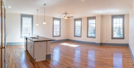 Building Photo - 204 Jefferson Ave N