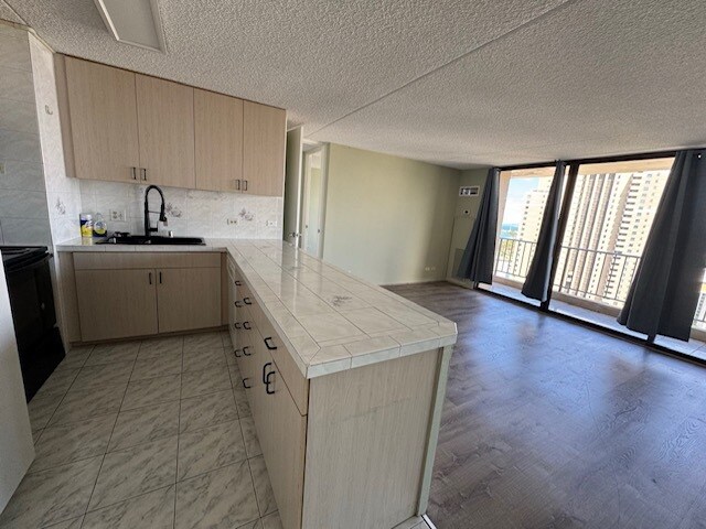 Foto del edificio - 411 Hobron Ln
