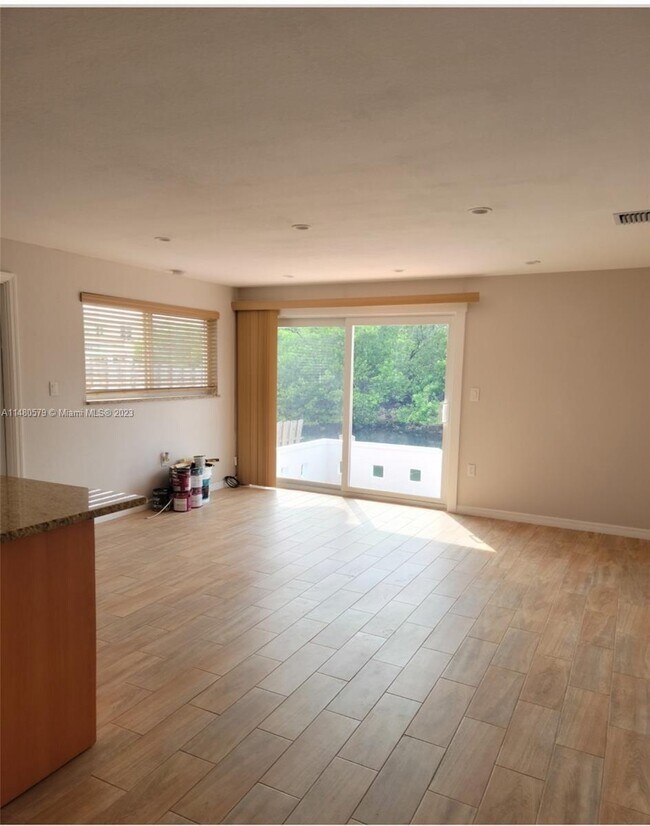 Building Photo - 559 49th St