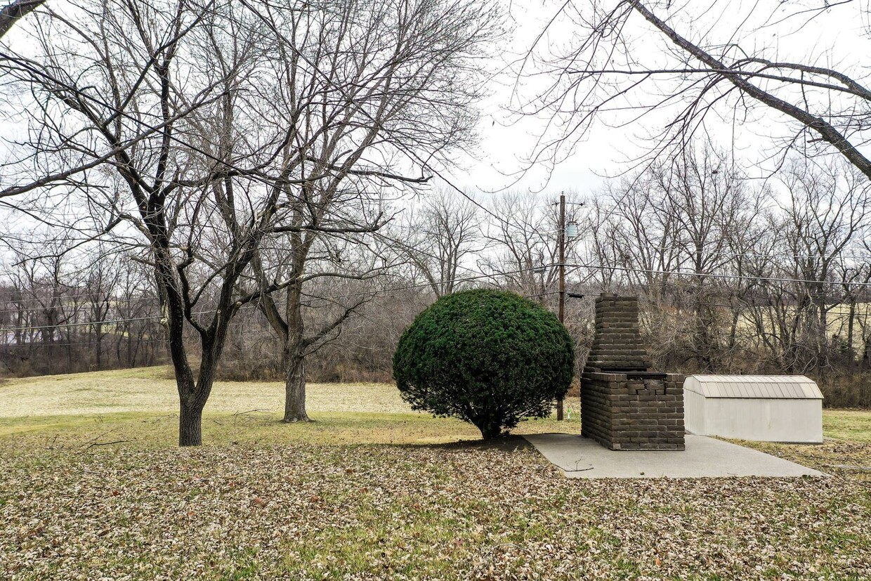 Primary Photo - Large single-family home