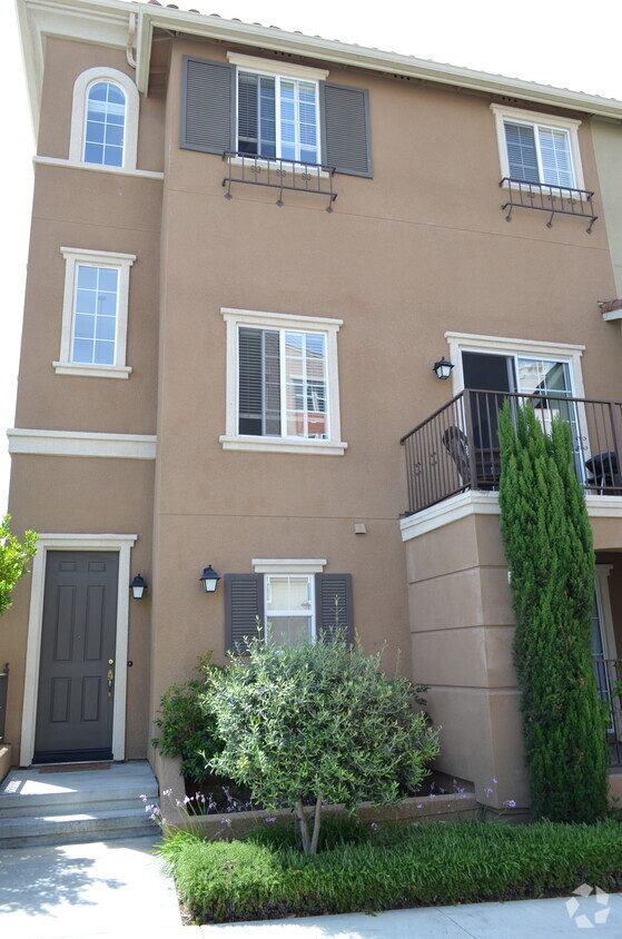 Altura neighborhood in San Jose - Extraordinary Townhomes!