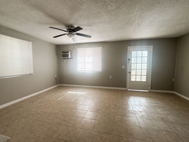 Foto del edificio - 710 N Grove St