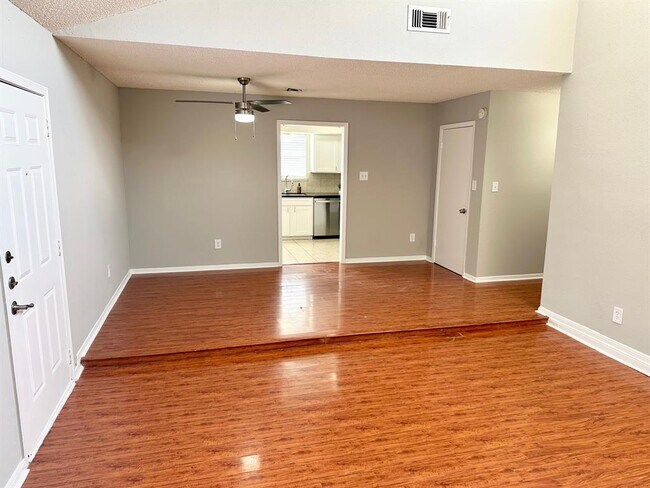 Foto del edificio - 9001 Carousel Ln