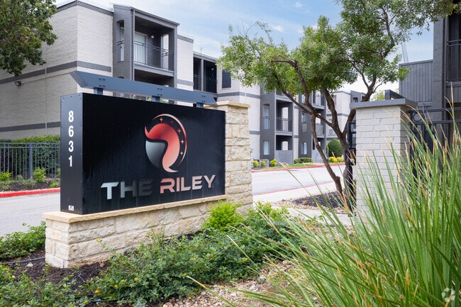 Letreros - The Riley Apartments