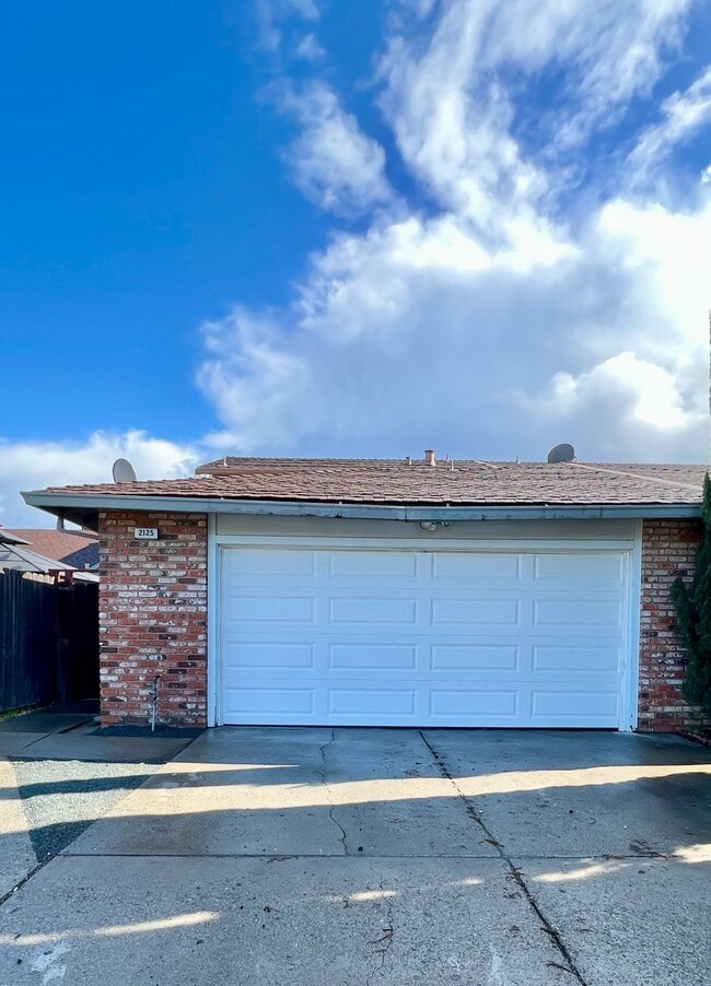 Building Photo - 2125 Banyan Way