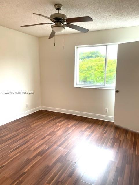 Foto del edificio - 5760 Rock Island Rd