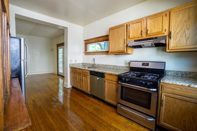 Building Photo - Single Family Home Available 6/1/25