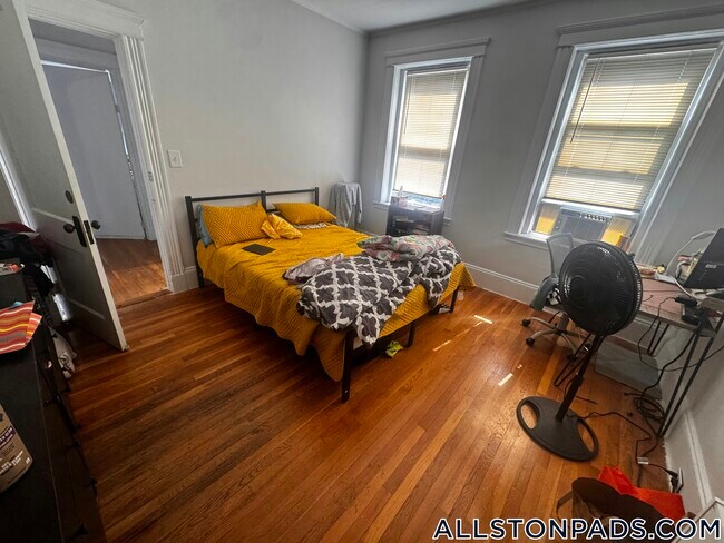 Foto del edificio - 79 Glenville Ave